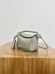 Uubags Loewe Featherlight Small Puzzle Bag (Napalum) In Shell Gray 17.5x12.5x7.5cm - 5