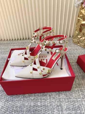 Uubags Valentino Studdy Kidskin Pumps In White 10cm