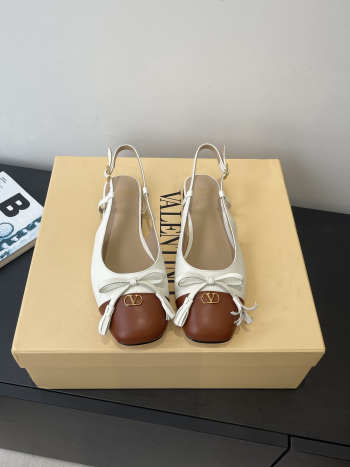 Uubags Valentino Valet Du Roi Kid Slingback Ballerina In Butter/Tobacco 2.5cm