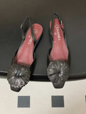 Uubags Chanel slingback sandals embellished with flowers 01