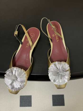 Uubags Chanel slingback sandals embellished with flowers 04