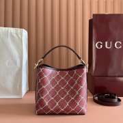 Uubags Gucci GG Emblem small bucket bag in red and pink GG fabric 19x18x11cm - 4