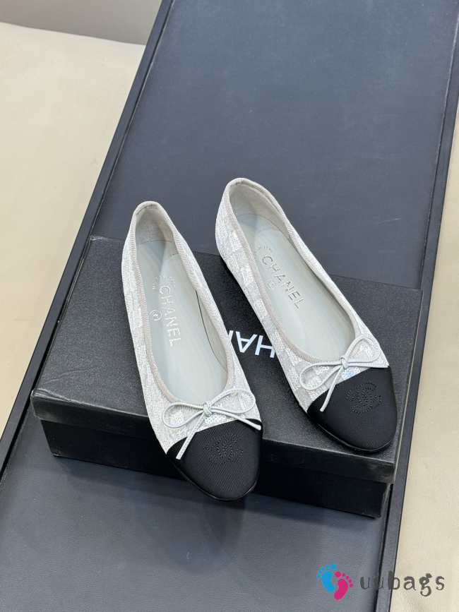 Uubags Chanel G02819 ballet flats white/black sequins & grosgrain - 1
