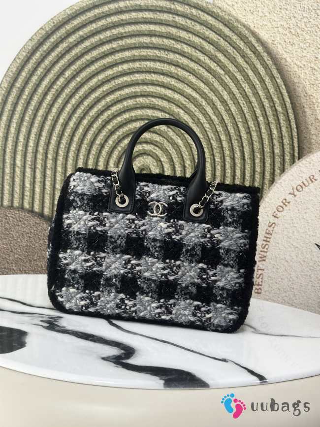 Uubags Chanel Medium Shopping Bag Tweed, Shearling Lambskin & Gold-Tone Metal In Black & Gray 33cm - 1