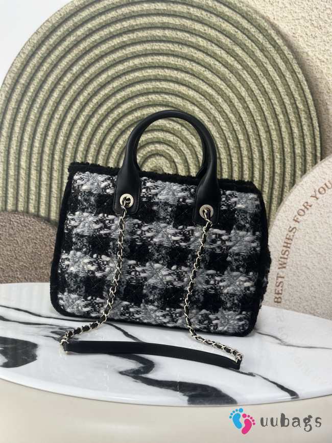 Uubags Chanel Large Shopping Bag Tweed, Shearling Lambskin & Gold-Tone Metal In Black & Gray 27.5x39.5x16cm - 1