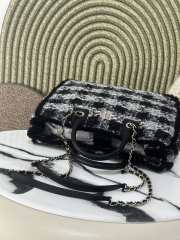 Uubags Chanel Large Shopping Bag Tweed, Shearling Lambskin & Gold-Tone Metal In Black & Gray 27.5x39.5x16cm - 4