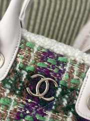 Uubags Chanel Medium Shopping Bag Tweed, Shearling Lambskin & Gold-Tone Metal In Green & Purple 33cm - 4