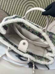 Uubags Chanel Large Shopping Bag Tweed, Shearling Lambskin & Gold-Tone Metal In Green & Purple 27.5x39.5x16cm - 3