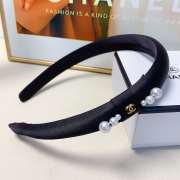 Uubags Chanel Pearl-Embellished Satin Headband with CC Logo - 1