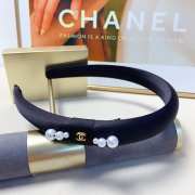 Uubags Chanel Pearl-Embellished Satin Headband with CC Logo - 4