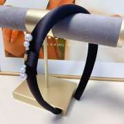 Uubags Chanel Pearl-Embellished Satin Headband with CC Logo - 2