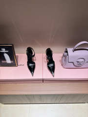 Uubags Christian Louboutin Lock Me Up Pointed Toe Pumps In Black 10.5cm - 2