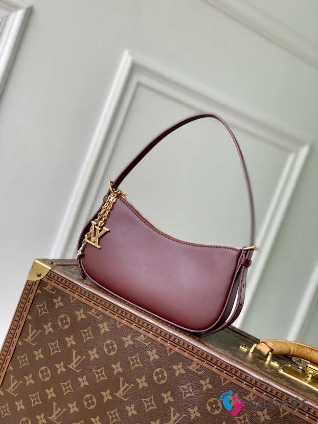 Uubags Louis Vuitton Mini Pochette Bloom Bag in Burgundy Smooth Leather 23x10x4cm - 1