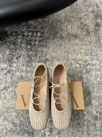 Uubags Vivaia 3 Laces Included Square-Toe Lace-Up Mary Janes Almond Cable Knit