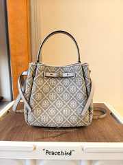 Uubags Tory Burch Romy T monogram bucket bag in light grey 22x21.5x9.5cm - 1