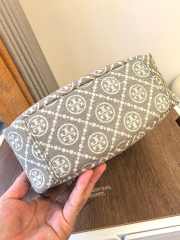 Uubags Tory Burch Romy T monogram bucket bag in light grey 22x21.5x9.5cm - 5