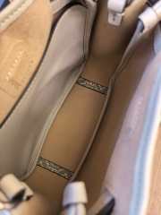 Uubags Tory Burch Romy T monogram bucket bag in light grey 22x21.5x9.5cm - 6