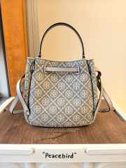 Uubags Tory Burch Romy T monogram bucket bag in light grey 22x21.5x9.5cm - 4