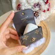 Uubags Louis Vuitton M02603 Vivienne Bag Charm Beige/Monogram  - 2