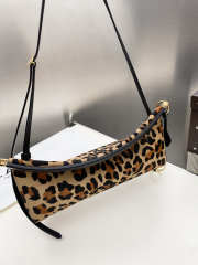 Uubags Alaia Le Click East West Leopard-Print Shoulder Bag 30x14x9cm - 5