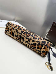 Uubags Alaia Le Click East West Leopard-Print Shoulder Bag 30x14x9cm - 3