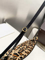 Uubags Alaia Le Click East West Leopard-Print Shoulder Bag 30x14x9cm - 4