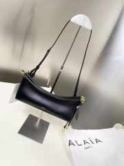 Uubags Alaia Le Click East West Small Bag In Black Calfskin Leather 25x12.5x7cm - 1
