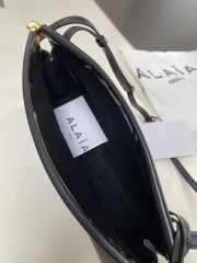 Uubags Alaia Le Click East West Small Bag In Black Calfskin Leather 25x12.5x7cm - 3