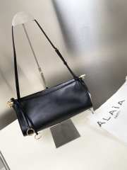 Uubags Alaia Le Click East West Medium Bag In Black Calfskin Leather 30x14x9cm - 4