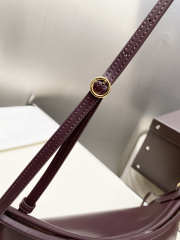 Uubags Alaia Le Click East West Medium Bag In Burgundy Calfskin Leather 30x14x9cm - 4