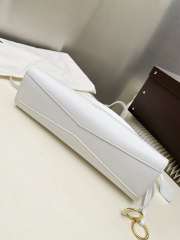 Uubags Alaia Le Click East West Medium Bag In White Calfskin Leather 30x14x9cm - 2