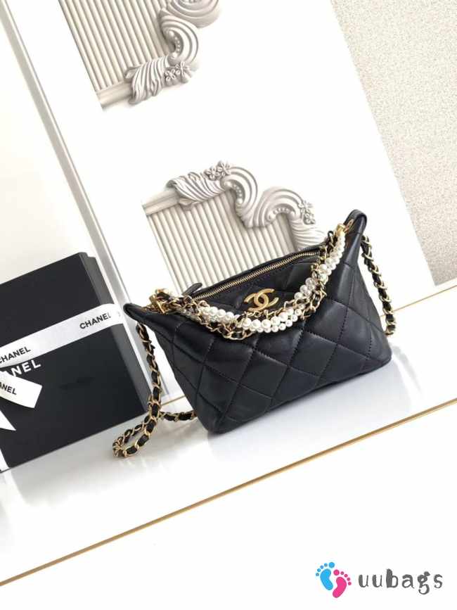 Uubags Chanel Hobo Handbag in Shiny Lambskin 13x23.5x7.5cm - 1