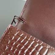 Bottega Veneta Andiamo Clutch in Burgundy Crocodile-Embossed Leather 31x13x3cm - 4