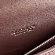 Bottega Veneta Andiamo Clutch in Burgundy Crocodile-Embossed Leather 31x13x3cm - 3