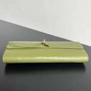 Bottega Veneta Andiamo Clutch in Light Green Crocodile-Embossed Leather 31x13x3cm - 6
