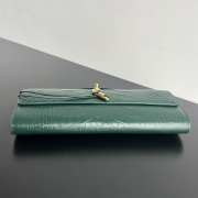 Bottega Veneta Andiamo Clutch in Emerald Green Crocodile-Embossed Leather 31x13x3cm - 5