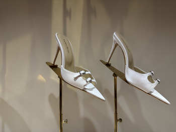 Uubags Andrea Wazen Franca Glitz Mules in white satin