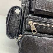 Uubags Balenciaga Superbusy Camera bag in black Arena lambskin, aged-silver hardware 22x16x6cm - 3