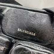 Uubags Balenciaga Superbusy Camera bag in black Arena lambskin, aged-silver hardware 22x16x6cm - 2