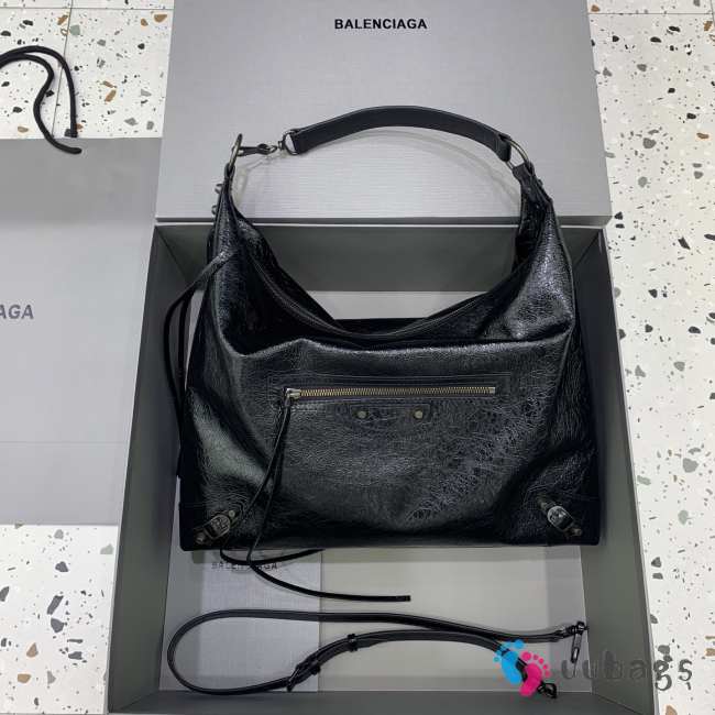 Uubags Balenciaga Le City hobo bag medium in black Arena lambskin, brass hardware 37x11x35cm - 1