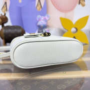 Uubags Louis Vuitton M27744 New Vanity Chain Pouch Monogram Milky White/Blue 19x11.5x6.5cm - 5