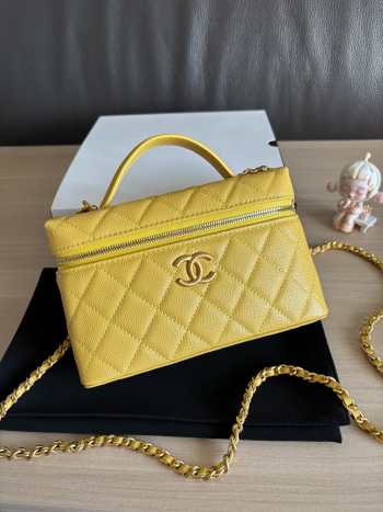 Uubags Chanel AP4407 Vanity bag light yellow glossy calfskin with grain effect & gold-plated metal 