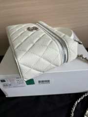 Uubags Chanel AP4407 Vanity bag white glossy calfskin with grain effect & gold-plated metal - 4