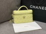 Uubags Chanel Vanity light yellow bag with shoulder strap glossy calfskin with grain effect & gold-plated metal - 4