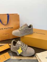Uubags Louis Vuitton 1AHCWQ Trainer Sneaker In Taupe - 3