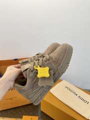 Uubags Louis Vuitton 1AHCWQ Trainer Sneaker In Taupe - 2