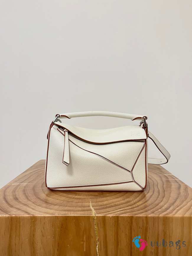 Uubags Loewe Mini Puzzle bag soft white grain calfskin 24x16x10cm - 1