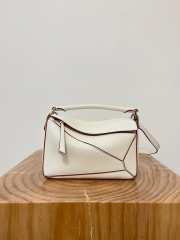 Uubags Loewe Mini Puzzle bag soft white grain calfskin 24x16x10cm - 1