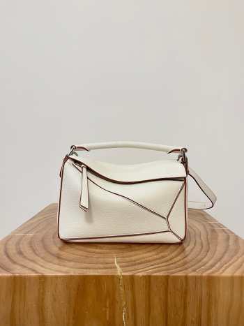 Uubags Loewe Mini Puzzle bag soft white grain calfskin 24x16x10cm
