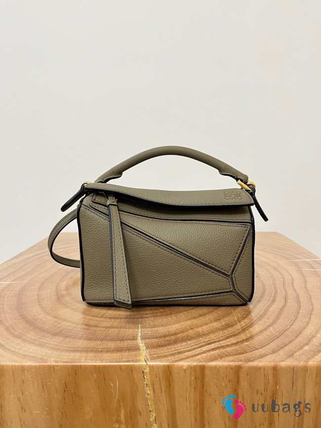 Uubags Loewe Mini Puzzle bag soft dark Khaki grained calfskin 24x16x10cm - 1